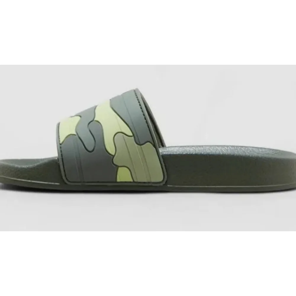 Cat & Jack Kids' Green Camo Slides